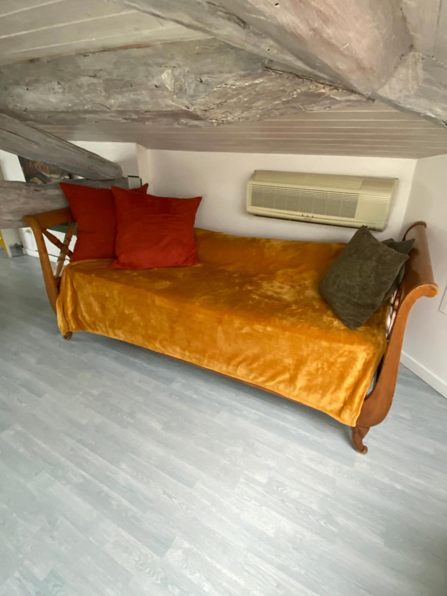 B&B Insolite Entre Lyon Et Aeroport Pusignan Bagian luar foto